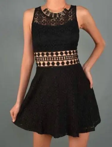 Cals NWOT Daisy Lace Fit and Flare Cutout Crochet Sleeveless Dress Black Small