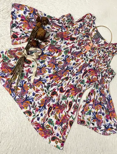 Kate & Mallory Womens Floral Cold Shoulder bellsleeve Top