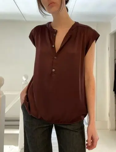 Raquel Allegra Satin Cap Sleeve Button Front Top Size 1 Burgundy