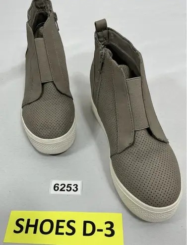 Womans Arizona Jean Co Lucy Bootie 6 M Gray Side Zip Flat Heel Round Toe