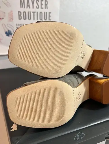 Bernardo Lizzie Dusk Kid Suede sandals #casual #classic #comfy #fall #stylish