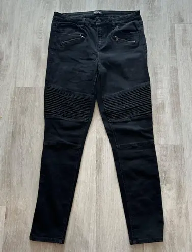 Bebe black skinny jeans with textured knees