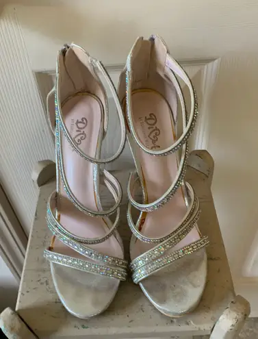 Diva By Benjamin Walk Size 8.5 Diva Iridescent Heels
