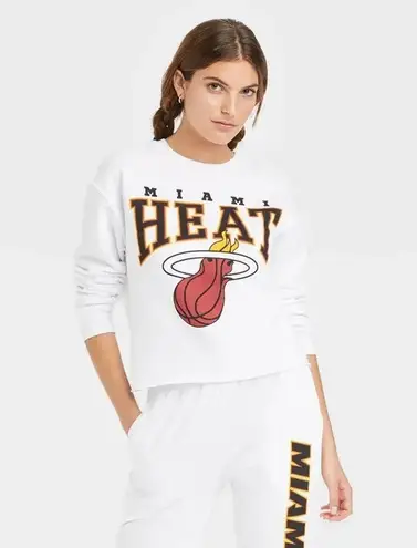 Hybrid Apparel NBA Miami Heat White Cropped Crewneck Sweatshirt Women's Size XXL