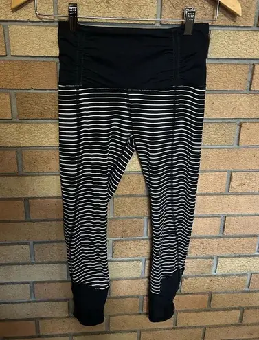 Lululemon  Runday Crops Parallel Stripe Black & White Athletic Leggings Size 2