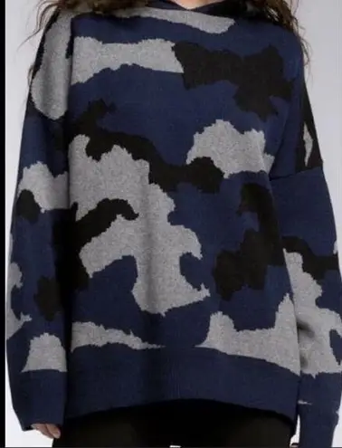 Elan Camo Oversized Hoodie Sweater, Size M