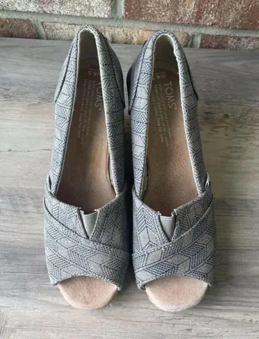 Toms  Shoes Womens 6.5 Classic Pump Wedge Heels Shoes Gray Slip On Cork Peep Toe