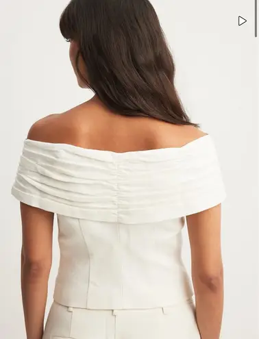 NA-KD Linen Blend Off-Shoulder White Buttoned Top