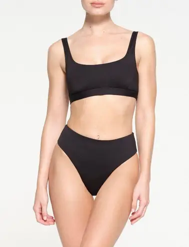 SKIMS SIGNATURE SWIM TANK BIKINI TOP SIZE LARGE ( sold out)