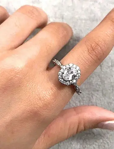 Boutique NEW Women’s White Gold Filled Oval Simulated Diamond Engagement Ring, Sz 7