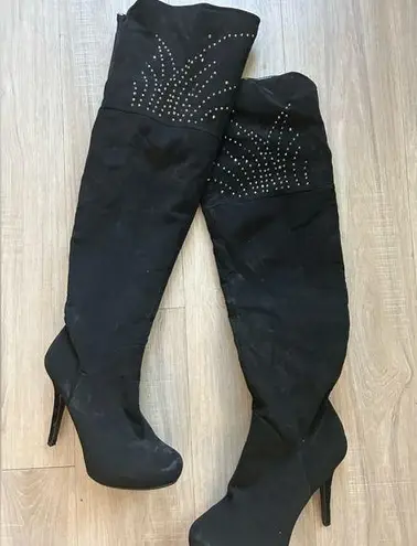 Elevate Your Look: Suede Heeled Knee