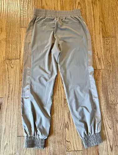 Chico's  zenergy satin side jogger pant size 4