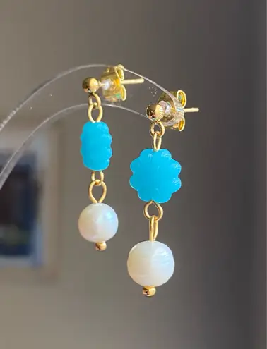 Handmade quality mini Czech glass flower beads & natural freshwater pearls chic boho vintage style dangle earrings🩵