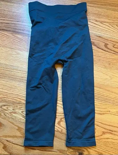 Blanqi Maternity Belly Support Crop Leggings size medium