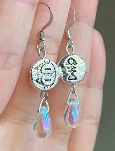 Handmade cat & fish teardrop dangle earrings 🐈🐟