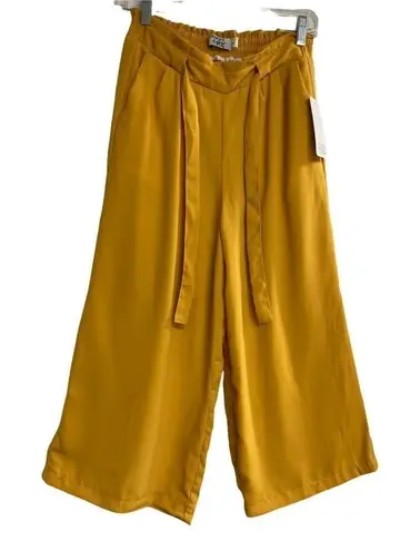 HARMONY HAVOC,Capri Pants, Mustard, Size 7,