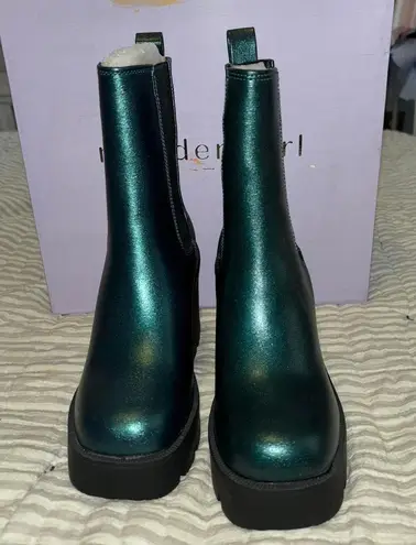 Madden Girl  Tippah Double Gore Bootie with Lug Sole