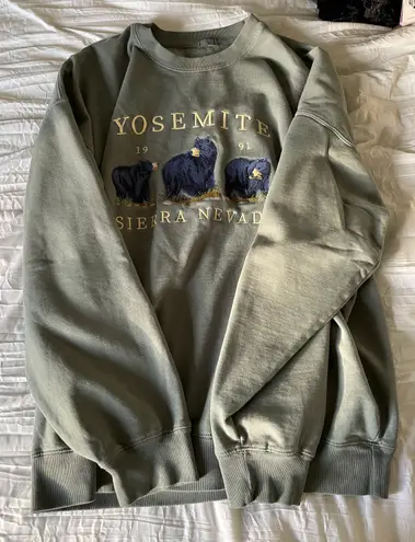 Yosemite crewneck brandy melville sale
