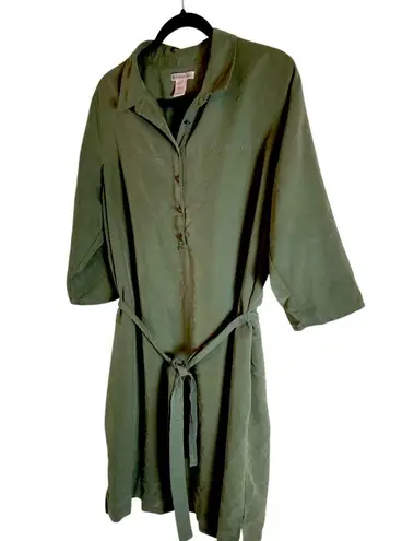 Reynah Couture Green Button