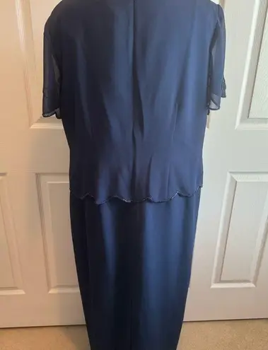 R & M Richards EUC R&M Richard’s Gorgeous Navy Crepe Chiffon Long Evening Gown w/ beaded Torso.