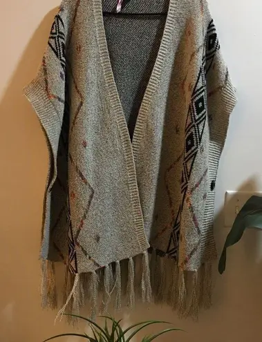 Love by Design Super Soft Oversized Fringe Kimono! button armholes