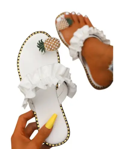 Just in White Pearl Pineapple Toe Ring Ruffle Sandal sz 38 or 7