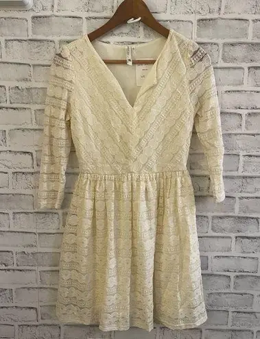 Pink Owl NWT! Women’s cream colored v-neck 3/4 sleeve lace dress Small