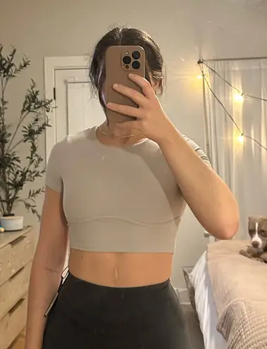 Kamo Fitness Grey backless cropped top with removable pads. Gray - Image 1