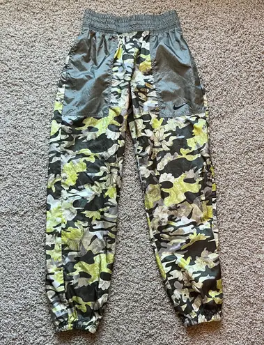 Nike Sportswear Women’s Woven Easy Woven Track Pants Joggers Windpants