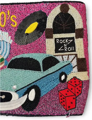 Vintage 1950s scene beaded shoulder bag with top zip closure and interior pocket Pink