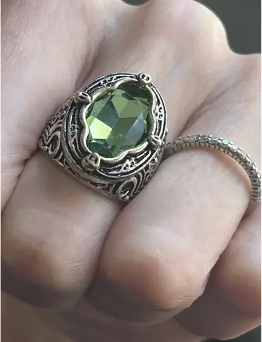 Urban Outfitters Gold Clover Framed Peridot Ring  - Image 2