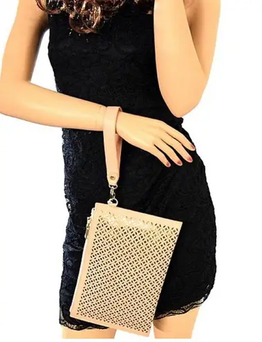 Madison West Láser Cutout Clutch