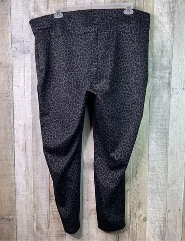 Avenue Size 22/24 Average Animal Print Cropped Leggings Black Gray Brown