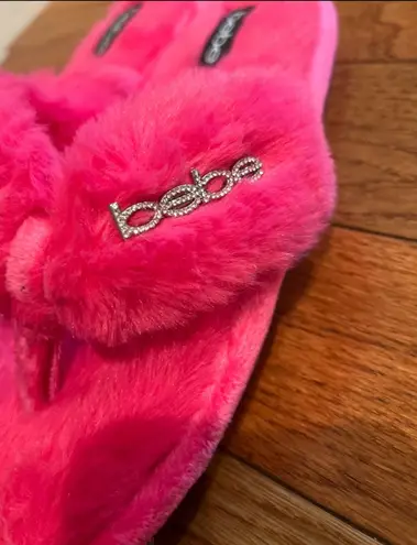 Bobeau bebe NWT FUCHSIA rhinestone logo memory foam fur fuzzy flip flops/slippers 8