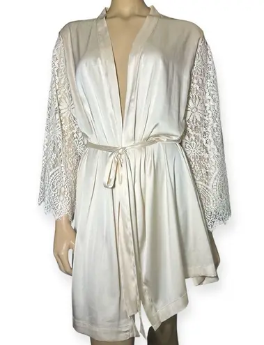 Yoana Baraschi women’s Cream Lace Robe Satin-Like size M