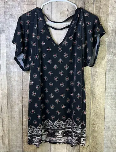 Lavish XL Medallion Swing Top with Square Lace Cutout Neckline with V-Ba…