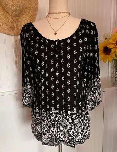 Angie Black & White 3/4 Sleeve Casual Top.