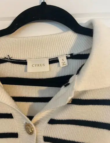 Cyrus Black and white collard cardigan top XS