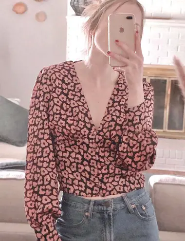 Essue V-Neck Leopard Print Blouse