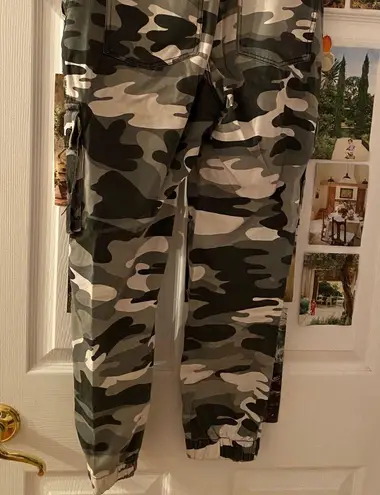 Berksha BERSHKA CAMO CARGO PANTS