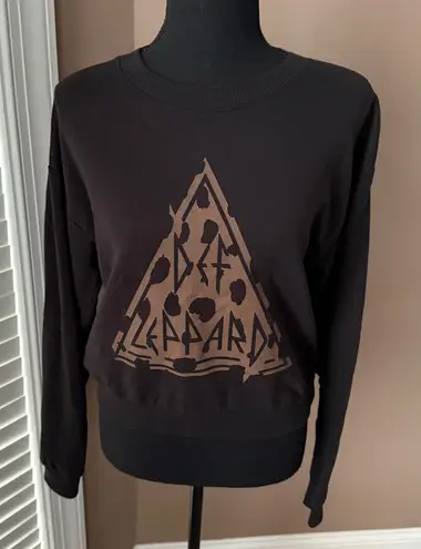 Def Leppard Black Cropped Sweatshirt Size Medium - Image 1