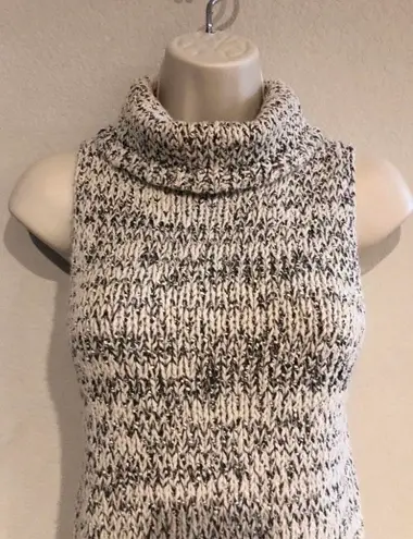 Kendall + Kylie Like new  sleeveless turtleneck sweater. Sz S
