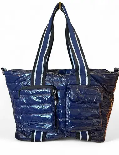 Think Royln Junior Jetset Wingman Tote – Glossy Navy Puffer Blue