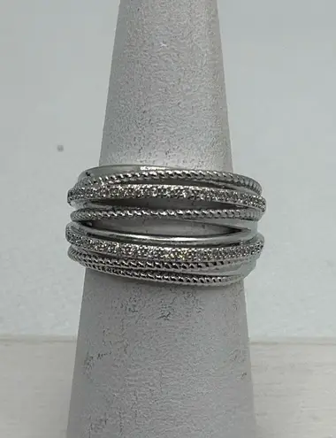 Brand New!! Size 8 multi band look ring with multiple textures Silver