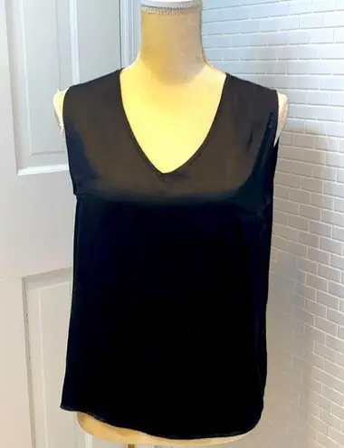 Neiman Marcus black 💯 silk satin v neckline sleeveless blouse. Pull on. Size M.