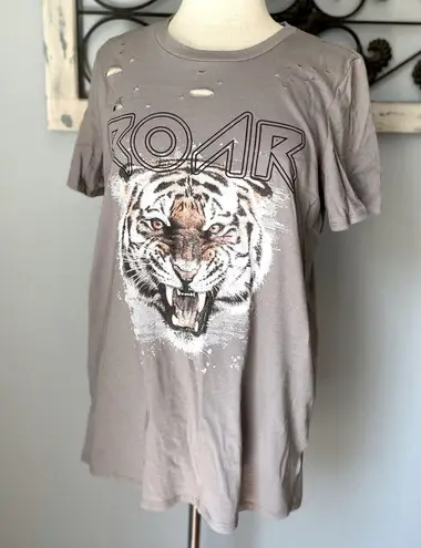 Tiger Roar Graphic Tee Shirt Distressed Grey Large