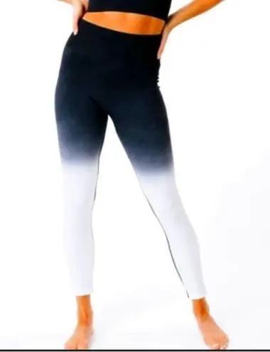 Zyia Active Black & White Ombré Performance Leggings Size M