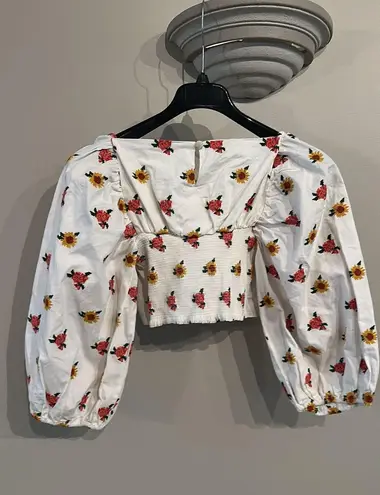 Farm Rio NWOT Embroidered Flowers Crop Top Size medium