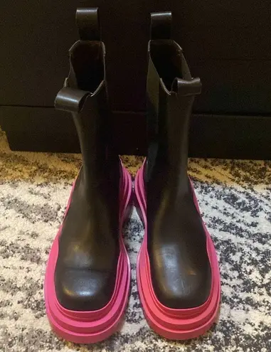 Bottega Veneta Tire Chelsea Boots Black Pink size 39