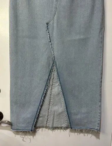 Topshop  Long Denim Mid Maxi Skirt w/ Front Slit Size 8 EUC Light Wash Frayed Hem